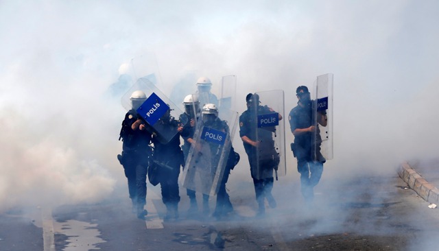 Τραυματίες και συλλήψεις στην Κωνσταντινούπολη