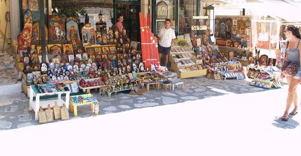 Μέχρι τα μεσάνυχτα ανοιχτά τις Κυριακές τα τουριστικά καταστήματα