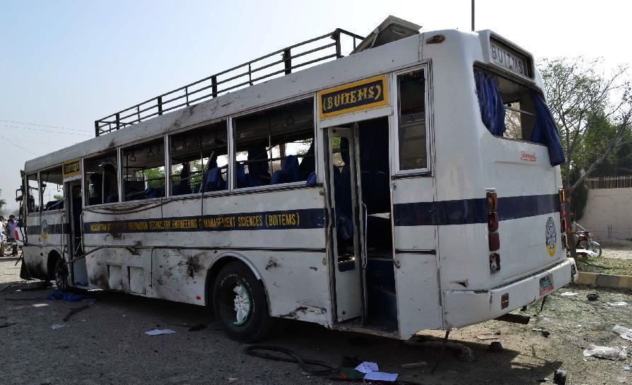 Μαθητές απανθρακώθηκαν σε λεωφορείο στο Πακιστάν