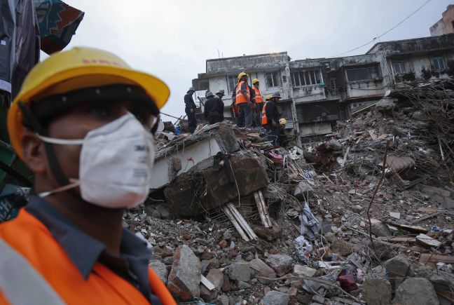 Πέντε νεκροί από την κατάρρευση κτιρίου στο Μουμπάι