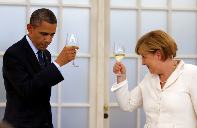 Με επίσημο δείπνο κλείνει η επίσκεψη Ομπάμα στο Βερολίνο