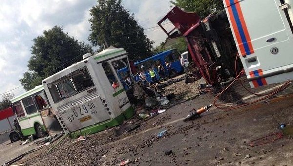 Δεκατέσσερις νεκροί σε δυστύχημα με φορτηγό και λεωφορείο που μετέφερε παιδιά