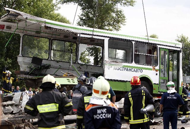 Κόπηκε στα δύο το λεωφορείο που μετέφερε μαθητές στη Ρωσία