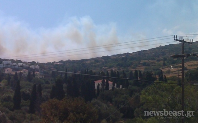 Εκκενώθηκε λόγω πυρκαγιάς χωριό στην Άνδρο