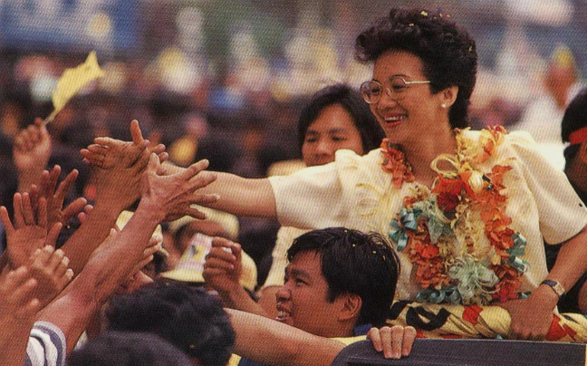 Η πρώτη γυναίκα πρόεδρος ασιατικού κράτους Κορασόν Ακίνο