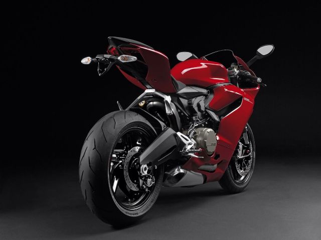 Αποκαλυπτήρια για τη Ducati 899 Panigale