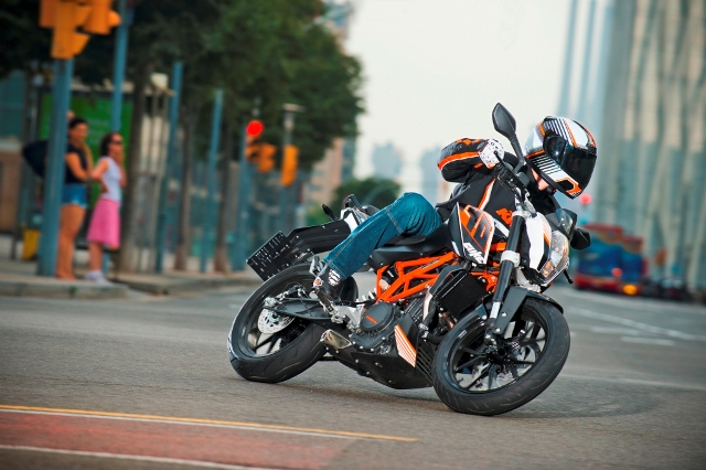 Ήρθε η KTM Duke 390 ABS