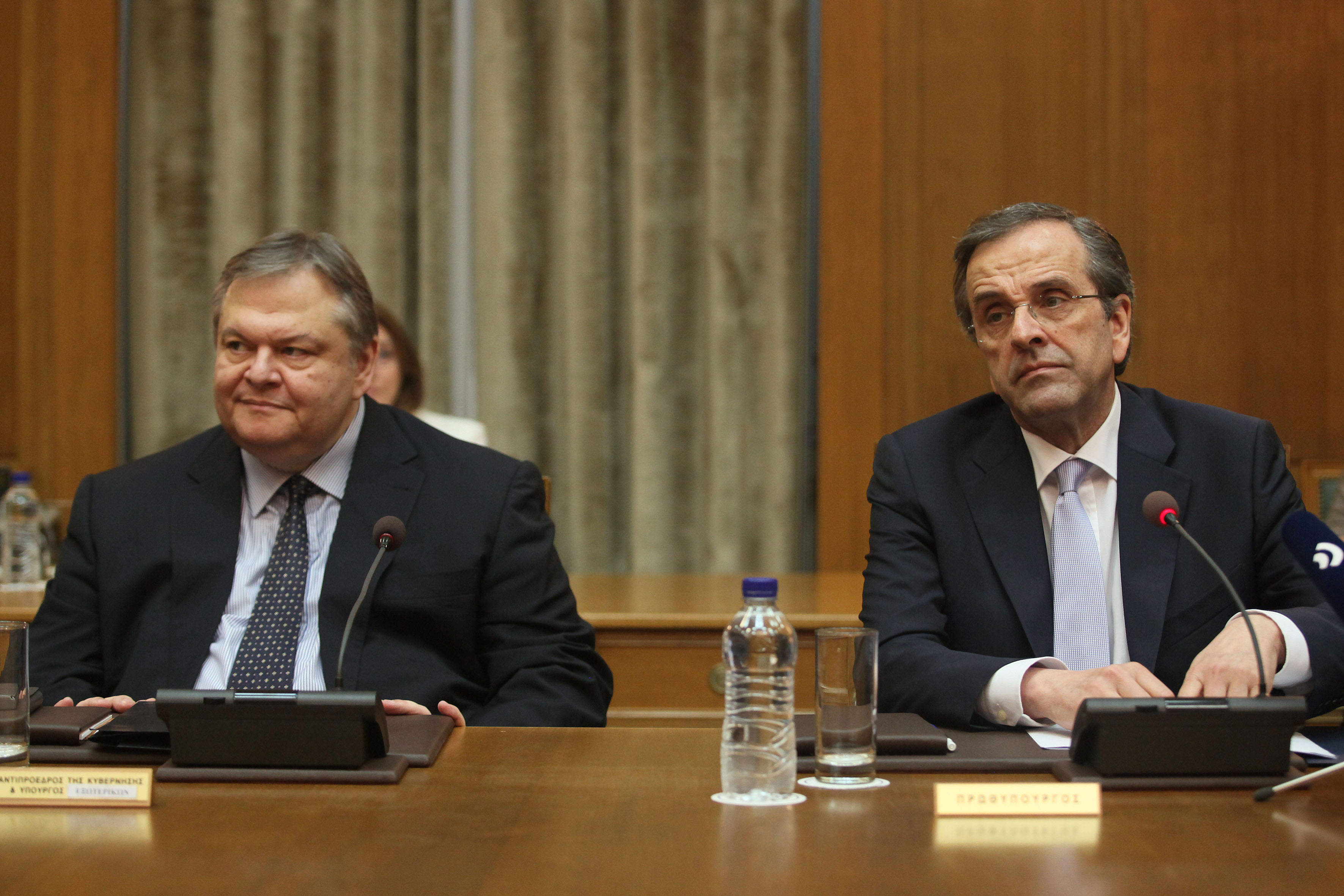 Στις 13:00 η συνάντηση Σαμαρά-Βενιζέλου