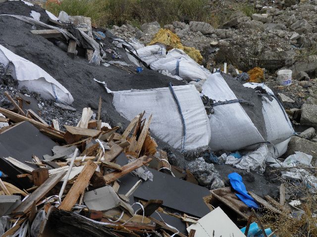Επικίνδυνα απόβλητα εντοπίστηκαν σε περιοχή του Ασπροπύργου