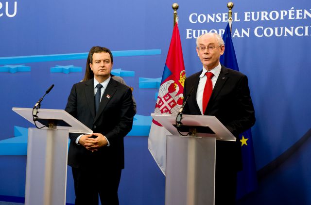 «Ανοίγει ένα νέο κεφάλαιο στις σχέσεις Ευρωπαϊκής Ένωσης και Σερβίας»