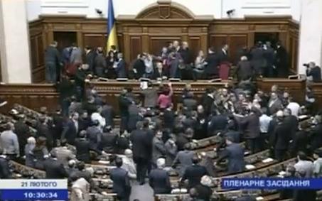 «Μάχες» και μέσα στη ουκρανική Βουλή