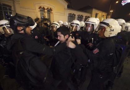 Χρήση δακρυγόνων σε διαδήλωση στην Κωνσταντινούπολη