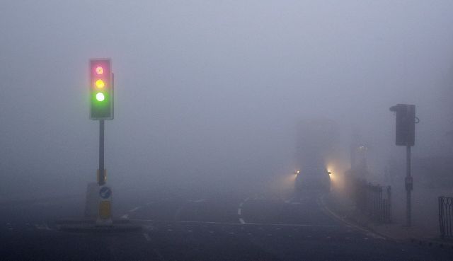 «Χάθηκε» στην πυκνή ομίχλη η Βρετανία