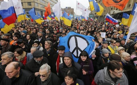 Μαζική διαδήλωση στη Μόσχα κατά της «κατοχής» της Κριμαίας