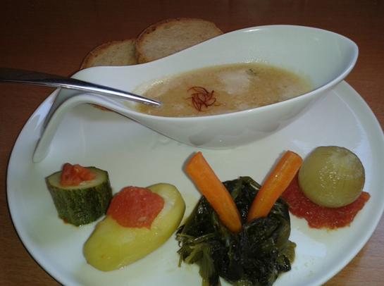 «Πετροψαρόσουπα» με λαχανικά και κρόκο Κοζάνης