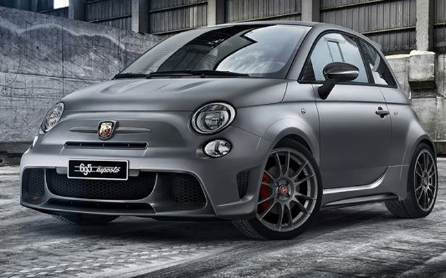 Το Abarth 695 biposto βγαίνει στο δρόμο