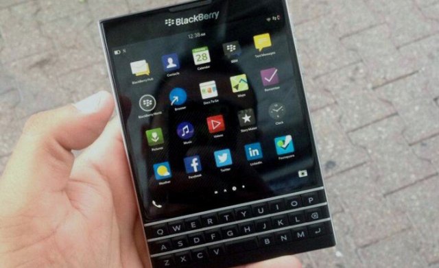 Η BlackBerry τετραγώνισε&#8230; την οθόνη!