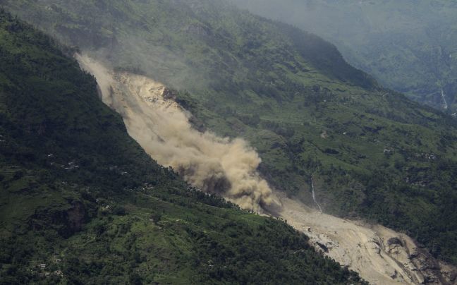 Εκατοντάδες νεκροί από κατολίσθηση στο Νεπάλ
