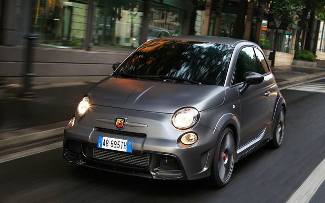 Παρουσιάστηκε το Abarth 695 biposto