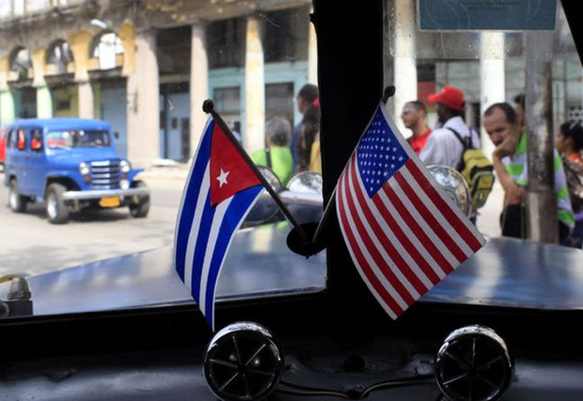 Οι ΗΠΑ χαλαρώνουν περιορισμούς σε βάρος της Κούβας