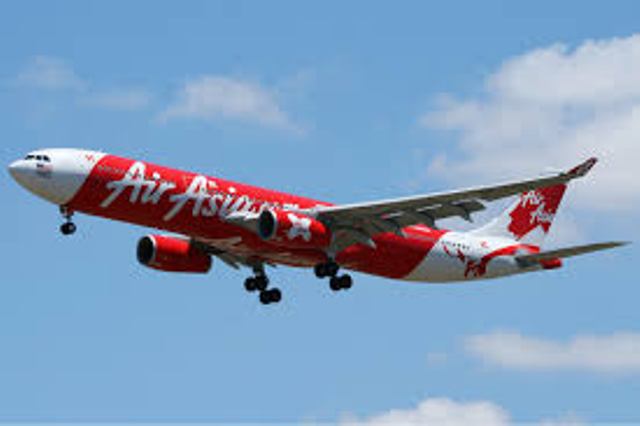 Αγνοείται αεροσκάφος της AirAsia