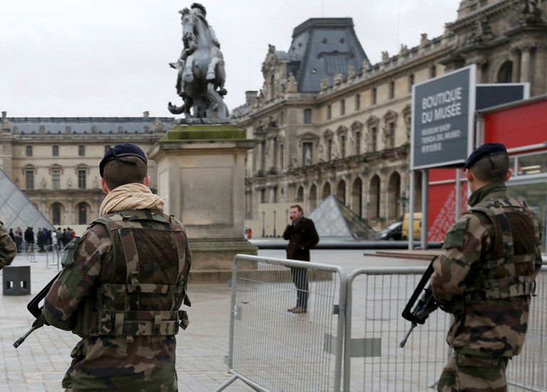 Τέσσερις κατηγορούμενοι για το μακελειό στο Παρίσι