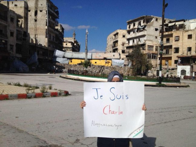 «Είμαι και εγώ Charlie» στα ερείπια του Χαλεπίου