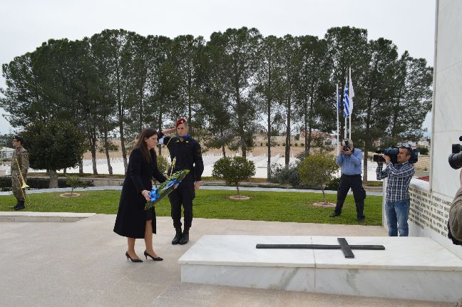 Η Κωνσταντοπούλου κατάθεσε στεφάνια σε κυπριακά μνημεία