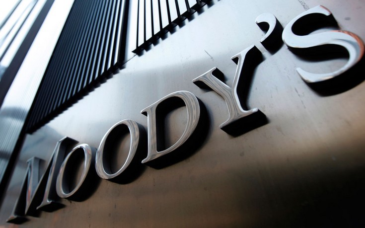 Moody&#8217;s: Ενισχύει το αξιόχρεο των ελληνικών τραπεζών ο στόχος μείωσης των «κόκκινων» δανείων τους
