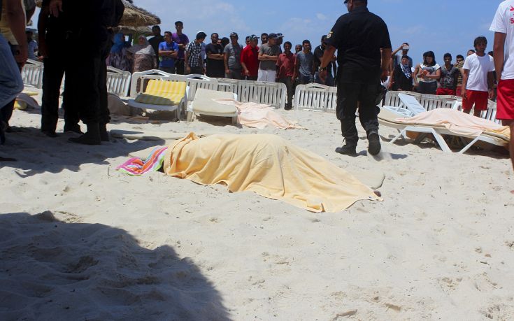 Χιλιάδες τουρίστες εγκαταλείπουν την Τυνησία μετά την επίθεση