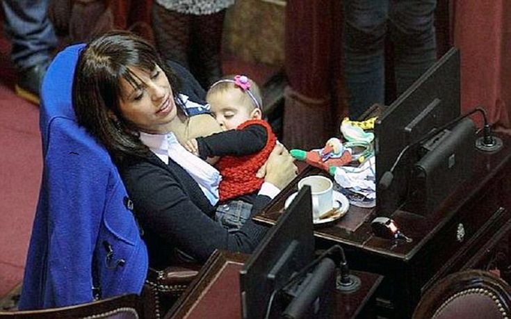 Θηλασμός μέσα στη βουλή της Αργεντινής