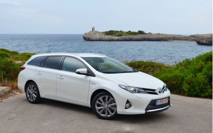 Ανακαλούνται για έλεγχο οχήματα Toyota Auris HV