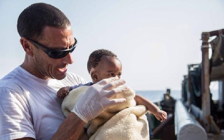 Νέα διάσωση 240 μεταναστών στη Μεσόγειο