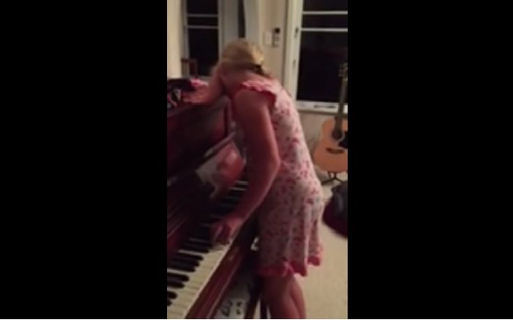Δωδεκάχρονη υπνοβατεί και παίζει πιάνο
