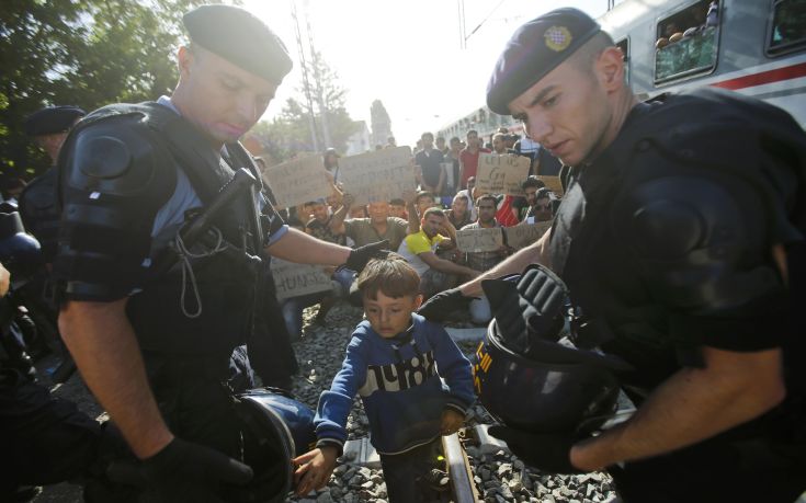 Με χειροπέδες 104 πρόσφυγες που προσπάθησαν να μπουν στη Σλοβενία