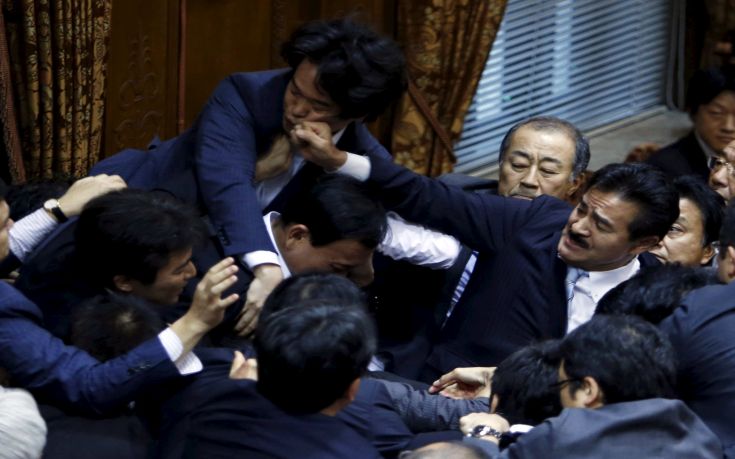 Σκηνές ροκ στην ιαπωνική Βουλή