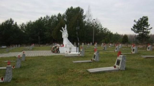 Εκνευρισμός στη Μόσχα από τους βανδαλισμούς τάφων σοβιετικών στην Πολωνία