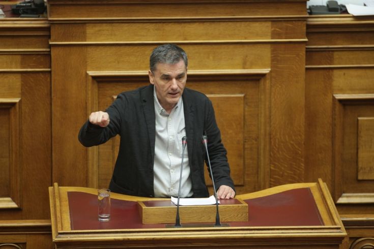 Τσακαλώτος: Σε λίγο ο Βαρουφάκης θα φταίει που η εθνική έχασε από τα Νησιά Φερόε