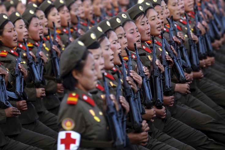 Μεγάλη στρατιωτική παρέλαση στη Βόρεια Κορέα