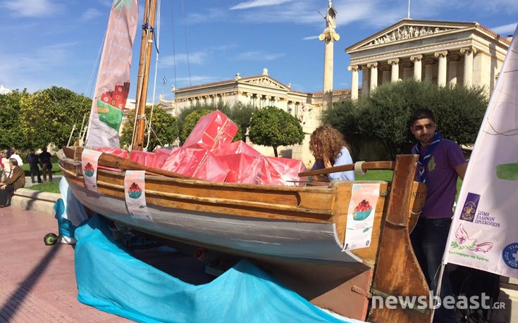 Μία βάρκα φάρμακα για τους πρόσφυγες