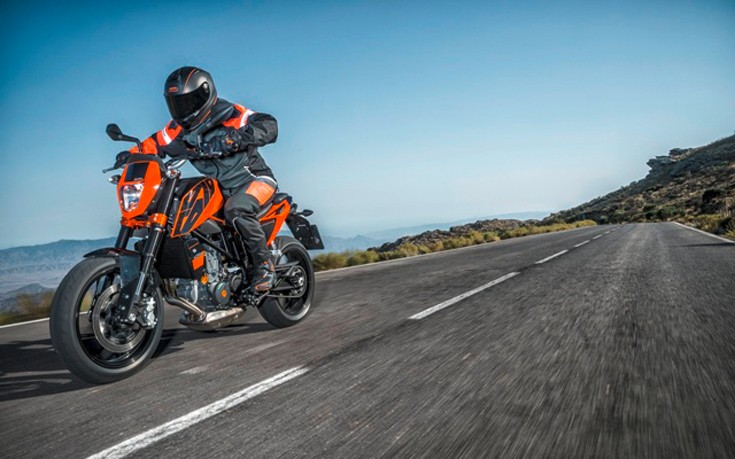 Το KTM 690 Duke του 2016 μυρίζει μπαρούτι