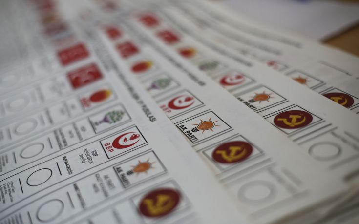 Σενάρια αν δεν κερδίσει αυτοδυναμία το κόμμα του Ερντογάν