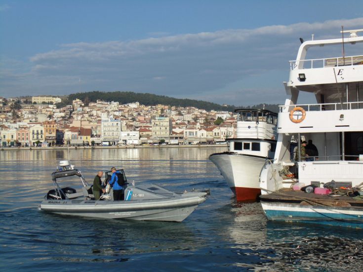 Ξύλινα σκάφη αντί πλαστικών βαρκών για τη μεταφορά προσφύγων