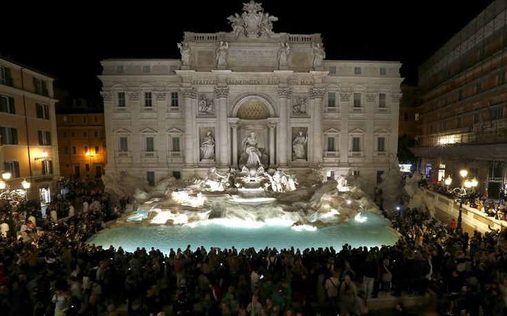 Άνοιξε εκ νέου το διάσημο σιντριβάνι Fontana di Trevi