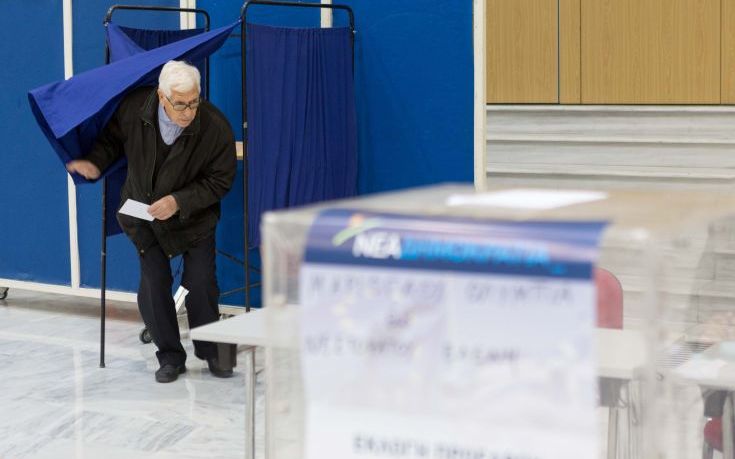Παράταση μισής ώρα στα εκλογικά τμήματα της ΝΔ με μεγάλη προσέλευση