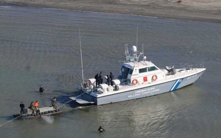 Βίντεο και φωτογραφίες από την αποκόλληση του σκάφους του Λιμενικού