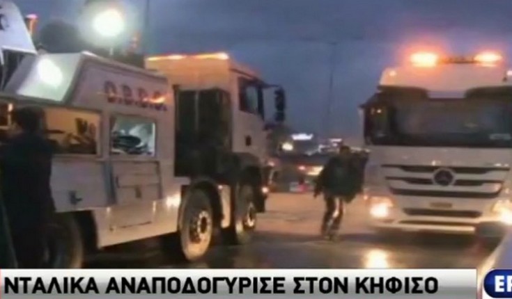 Ουρά ταλαιπωρίας στον Κηφισό μετά την ανατροπή νταλίκας