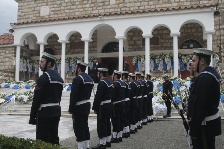 Θρήνος στην κηδεία του υποπλοίαρχου Αναστάσιου Τουλίτση