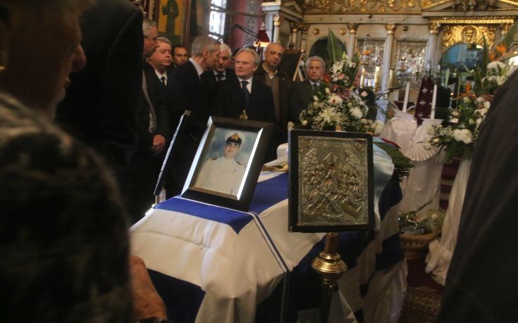 Ράγισαν καρδιές στην κηδεία του Υποπλοιάρχου Κωνσταντίνου Πανανά