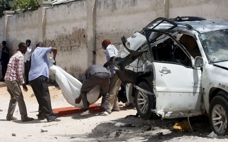 Διπλή επίθεση αυτοκτονίας με 13 νεκρούς στη Σομαλία